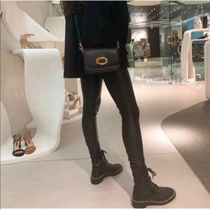 sondra stuart weitzman